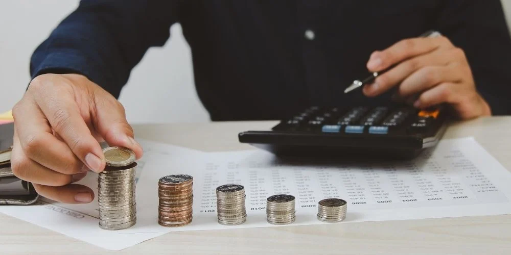 recruitment consultant counting money